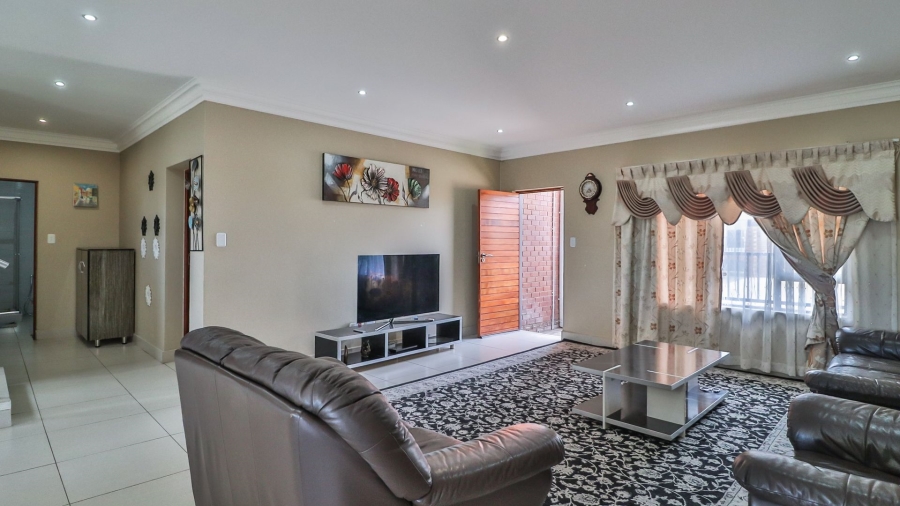 4 Bedroom Property for Sale in Heuwelsig Free State